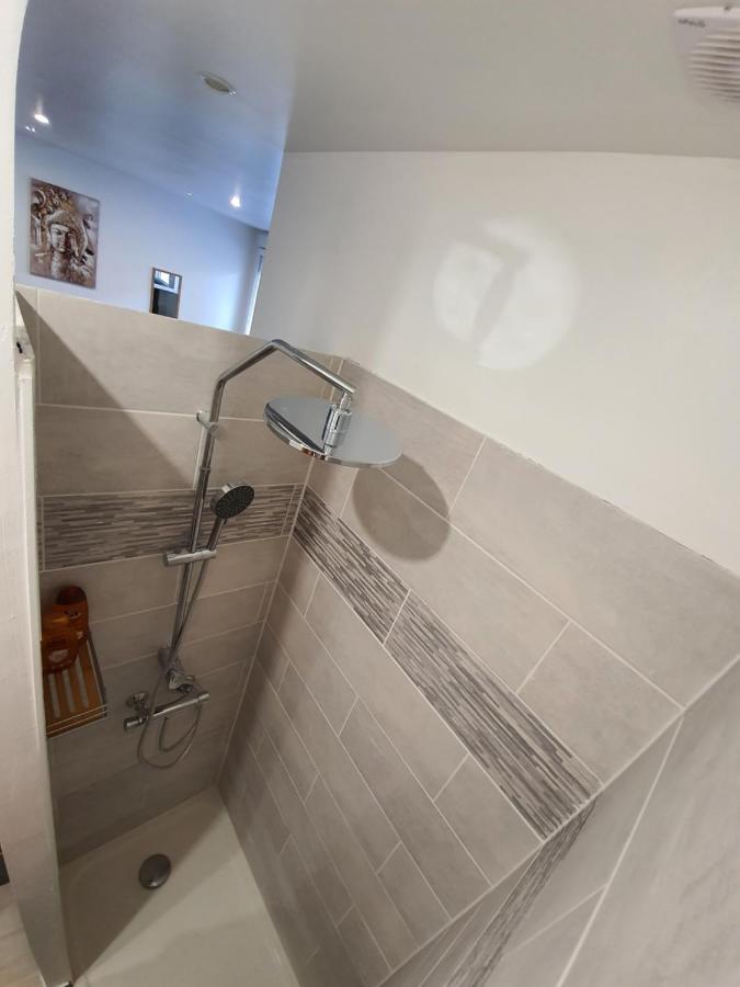 Suite Jacuzzi Privatif Plage Des Catalans Марсилия Екстериор снимка