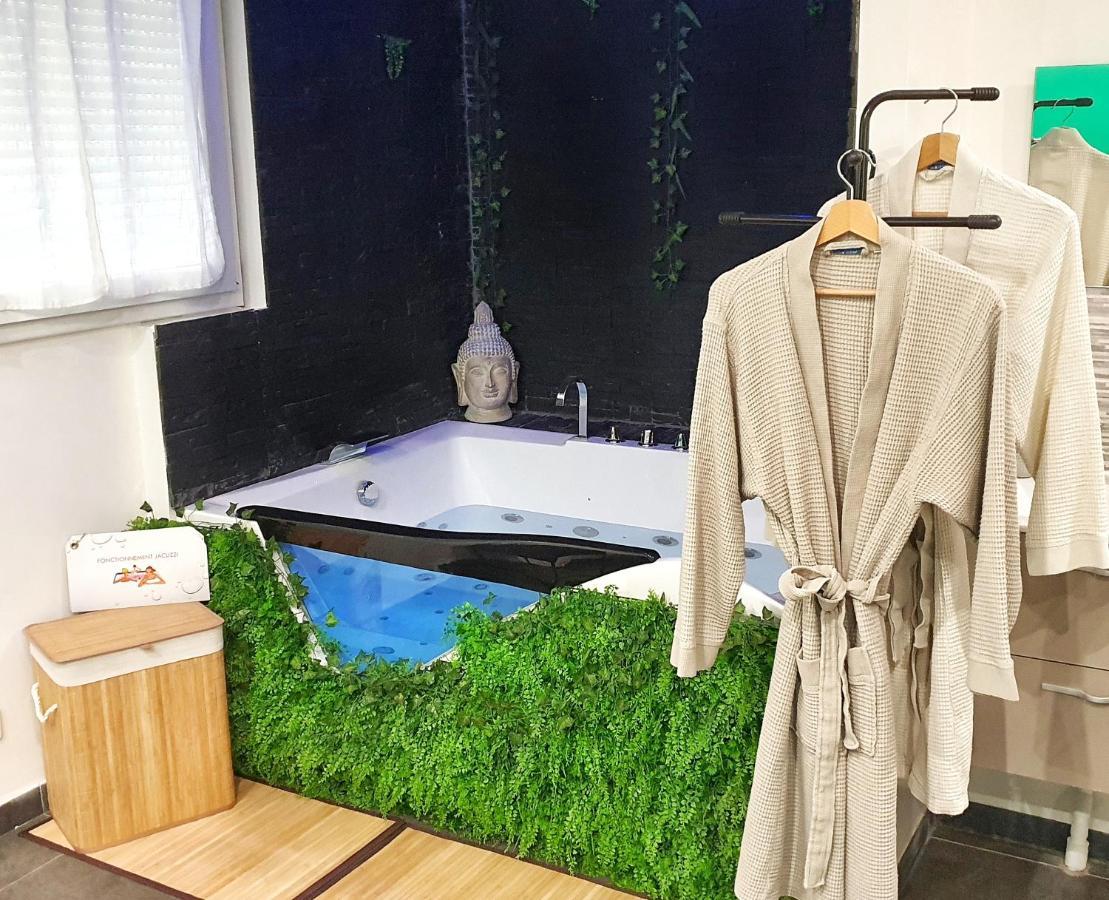 Suite Jacuzzi Privatif Plage Des Catalans Марсилия Екстериор снимка