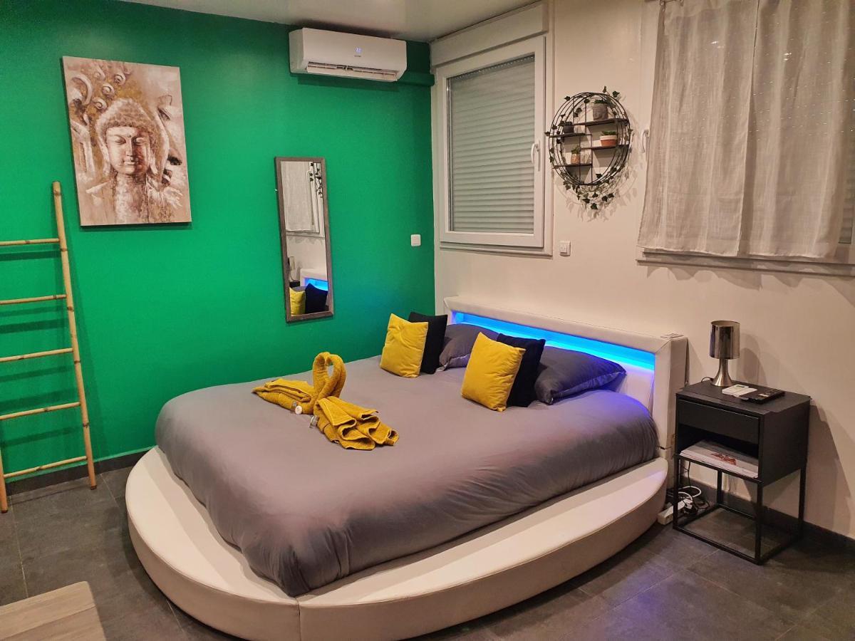 Suite Jacuzzi Privatif Plage Des Catalans Марсилия Екстериор снимка