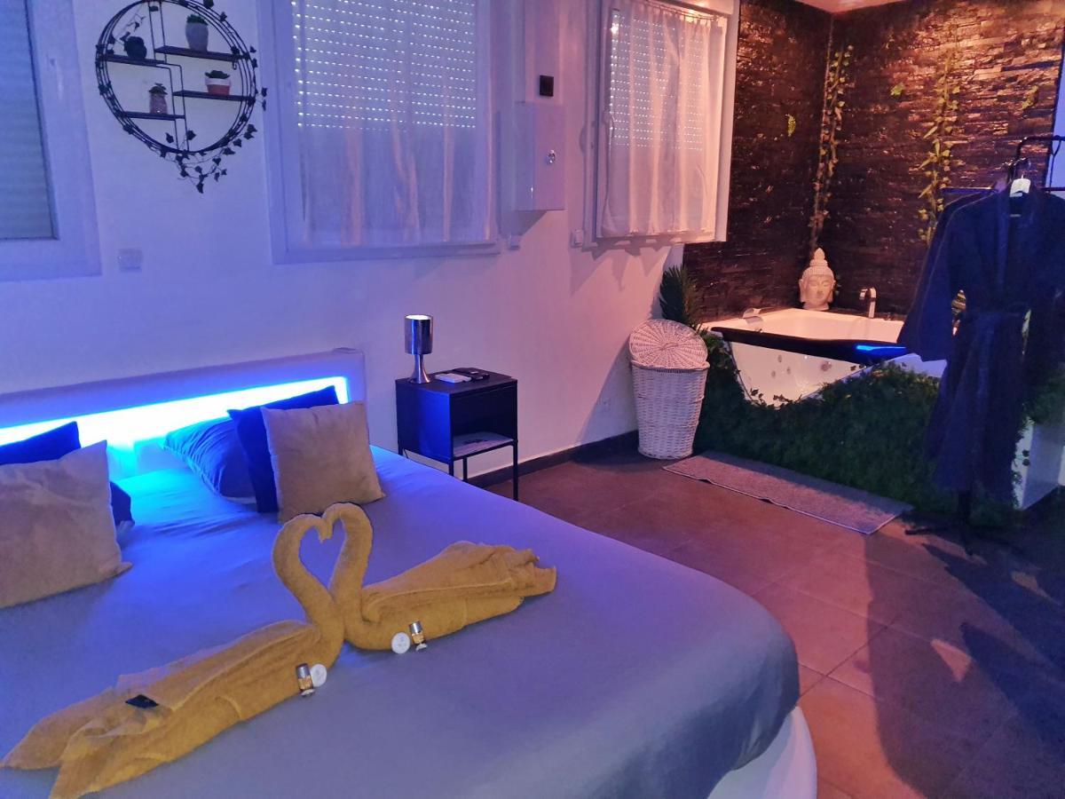Suite Jacuzzi Privatif Plage Des Catalans Марсилия Екстериор снимка